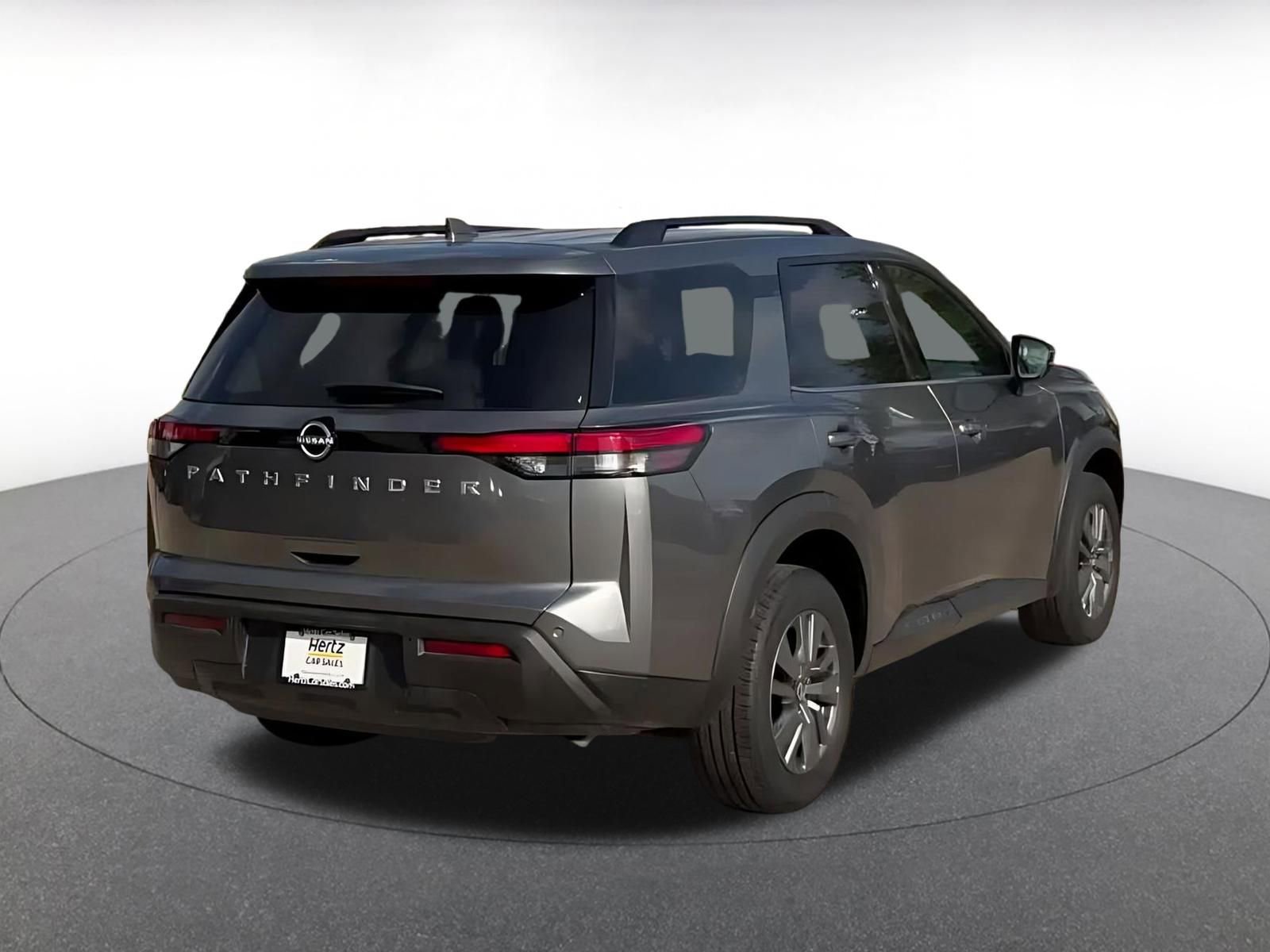 Used 2025 Nissan Pathfinder SV image 14