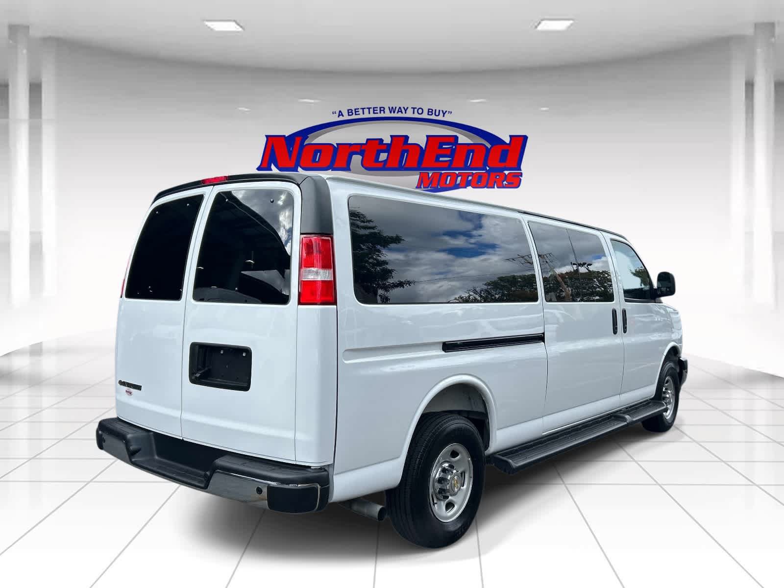 Used 2025 Chevrolet Express 3500 LT w/ LT Preferred Equipment Group RWD image 3