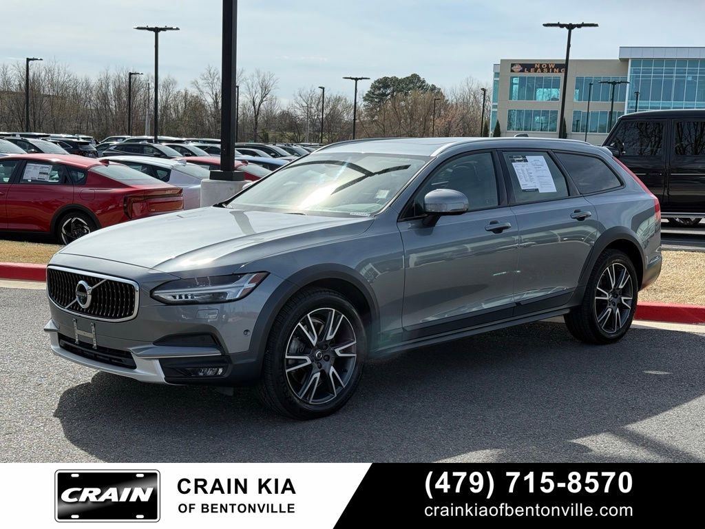 Used 2017 Volvo V90 T6 Cross Country image 3