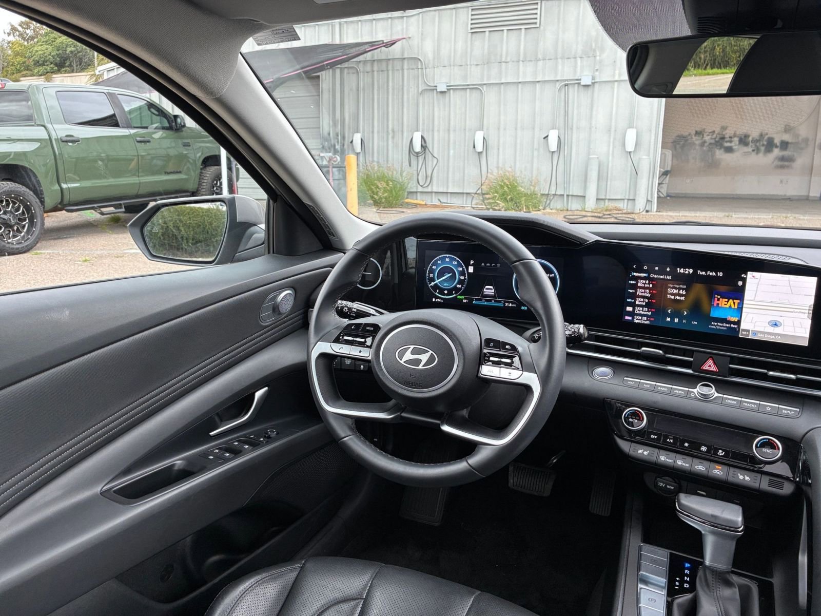 Used 2025 Hyundai Elantra Limited image 36