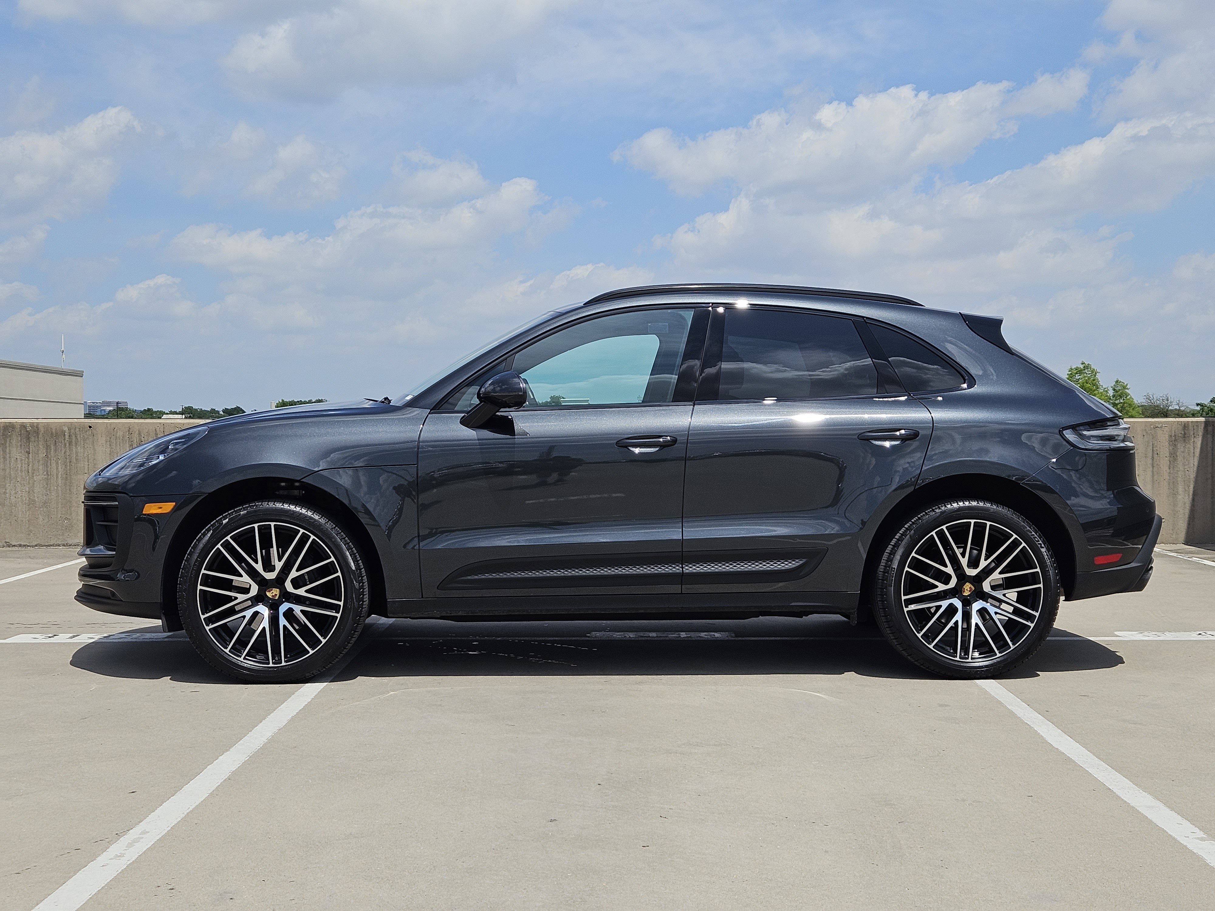 Used 2026 Porsche Macan AWD/4WD image 2