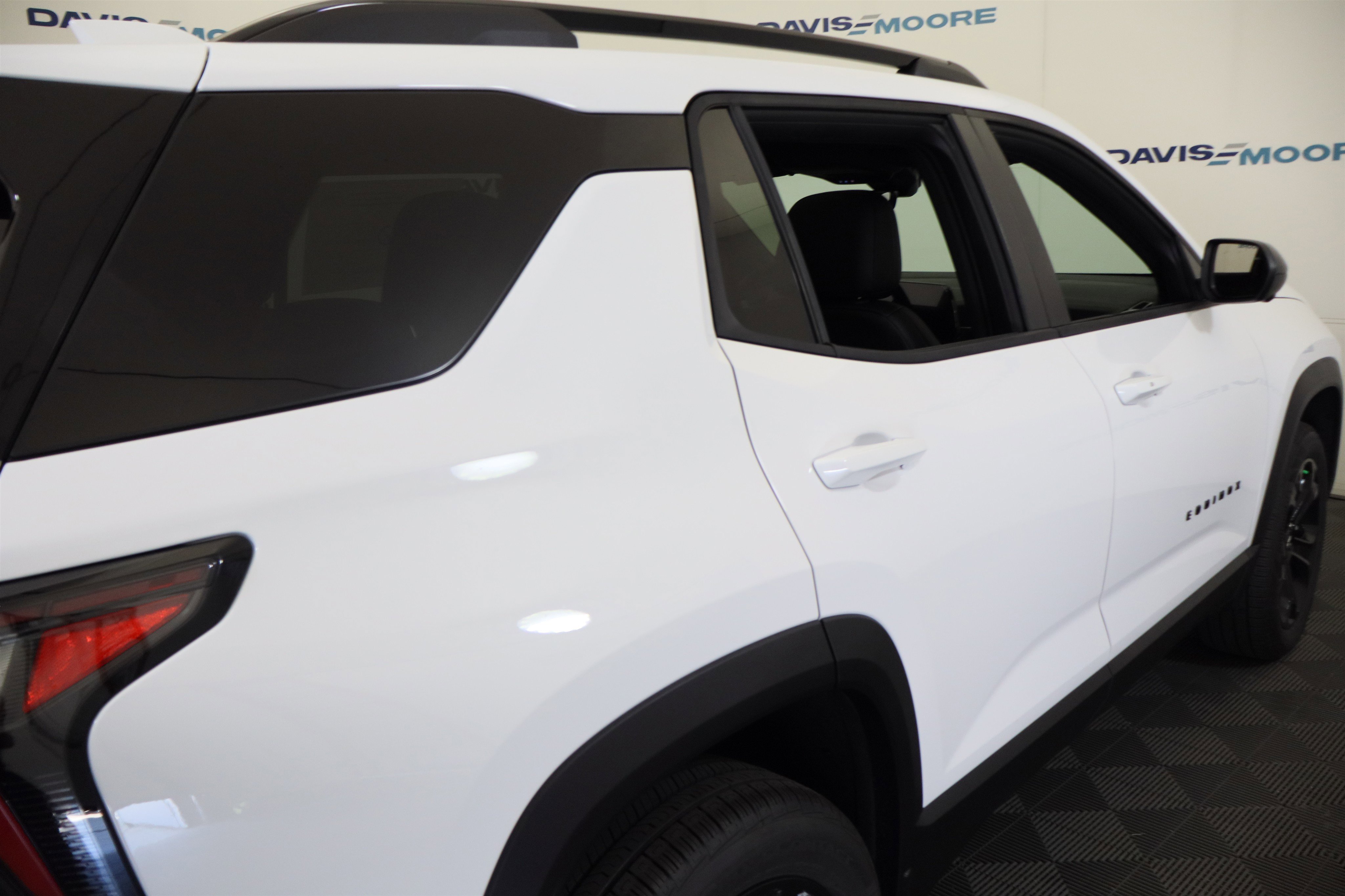 New 2026 Chevrolet Equinox LT w/ Convenience Package II AWD/4WD image 7