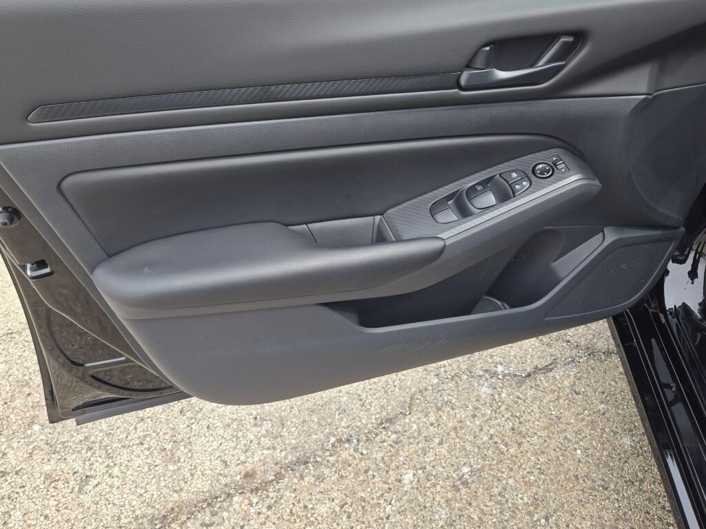 Used 2025 Nissan Altima 2.5 S image 16