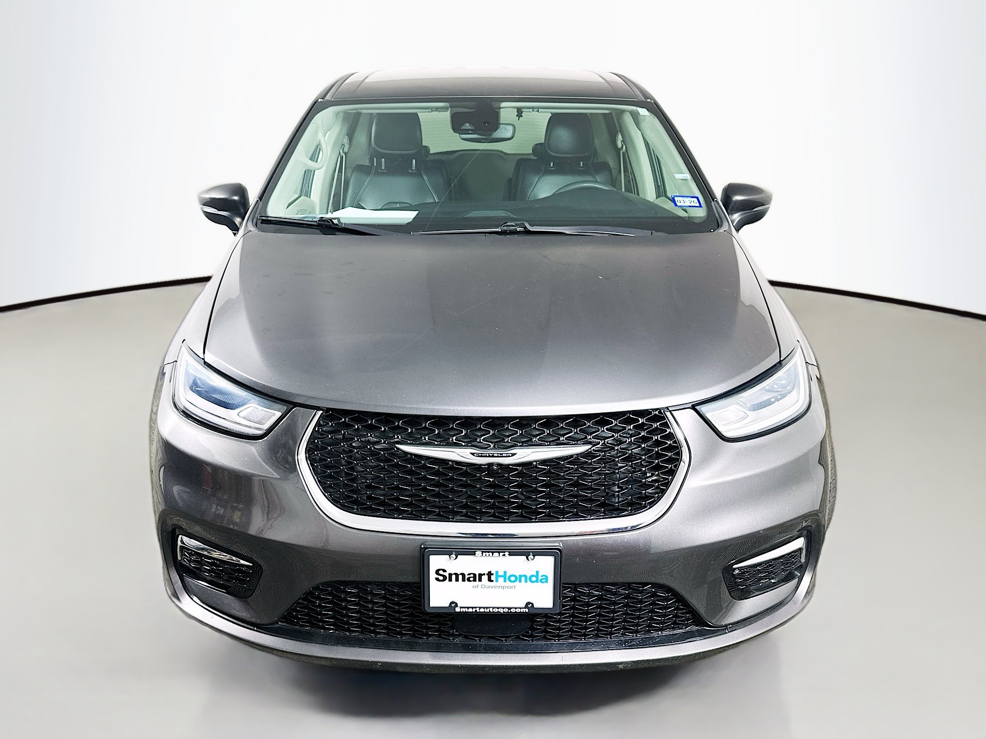 Used 2023 Chrysler Pacifica Touring-L FWD image 2