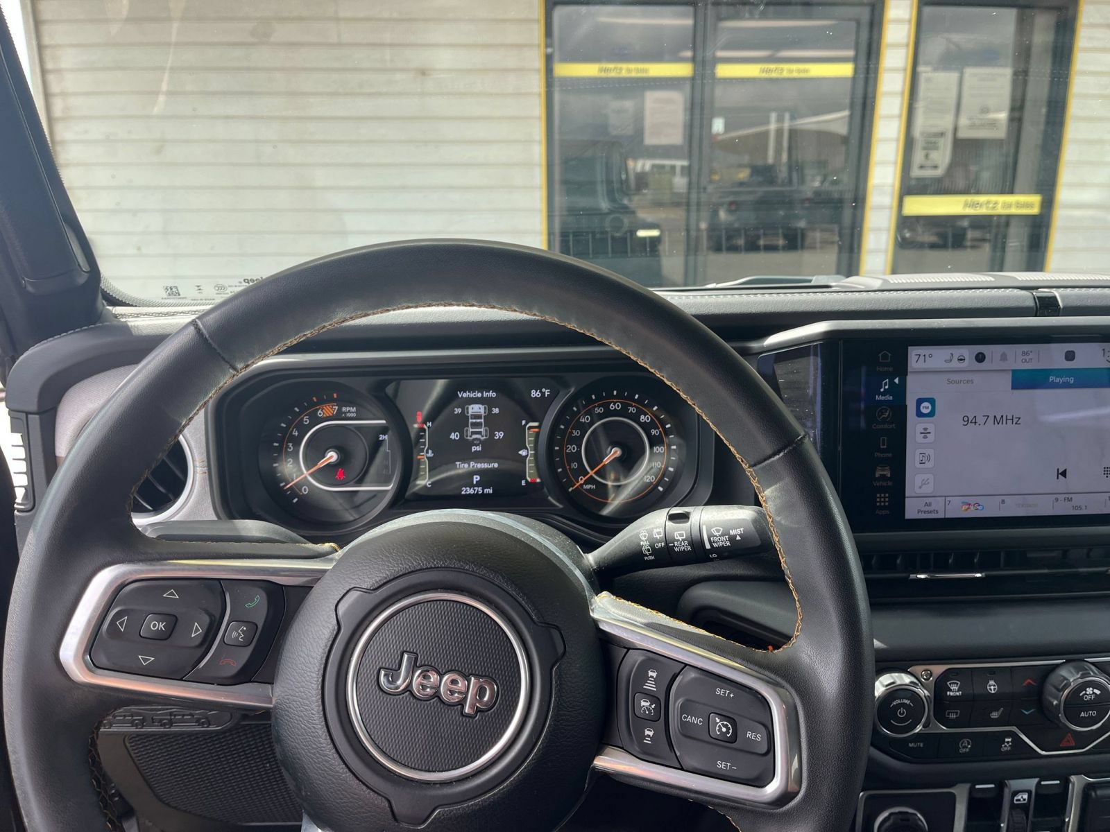 Used 2025 Jeep Wrangler Unlimited Sahara AWD/4WD image 32