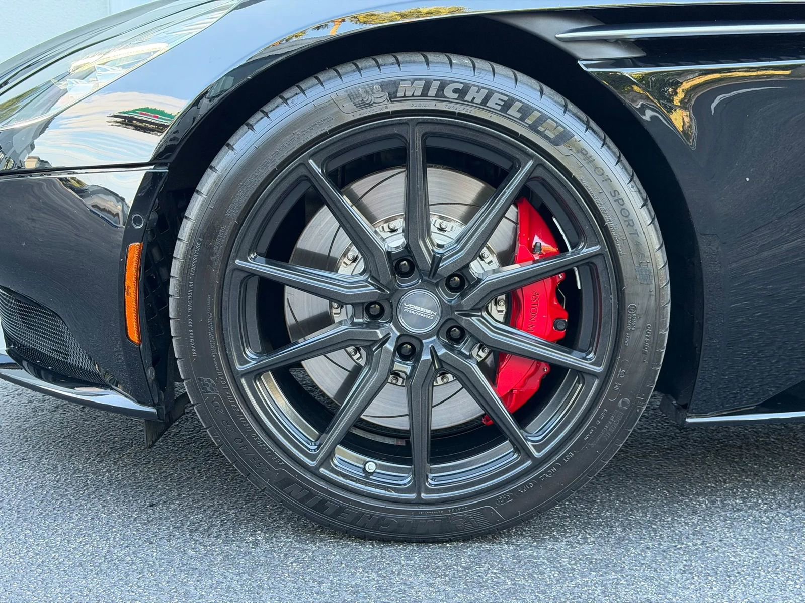 Used 2018 Aston Martin DB11 V12 RWD image 7