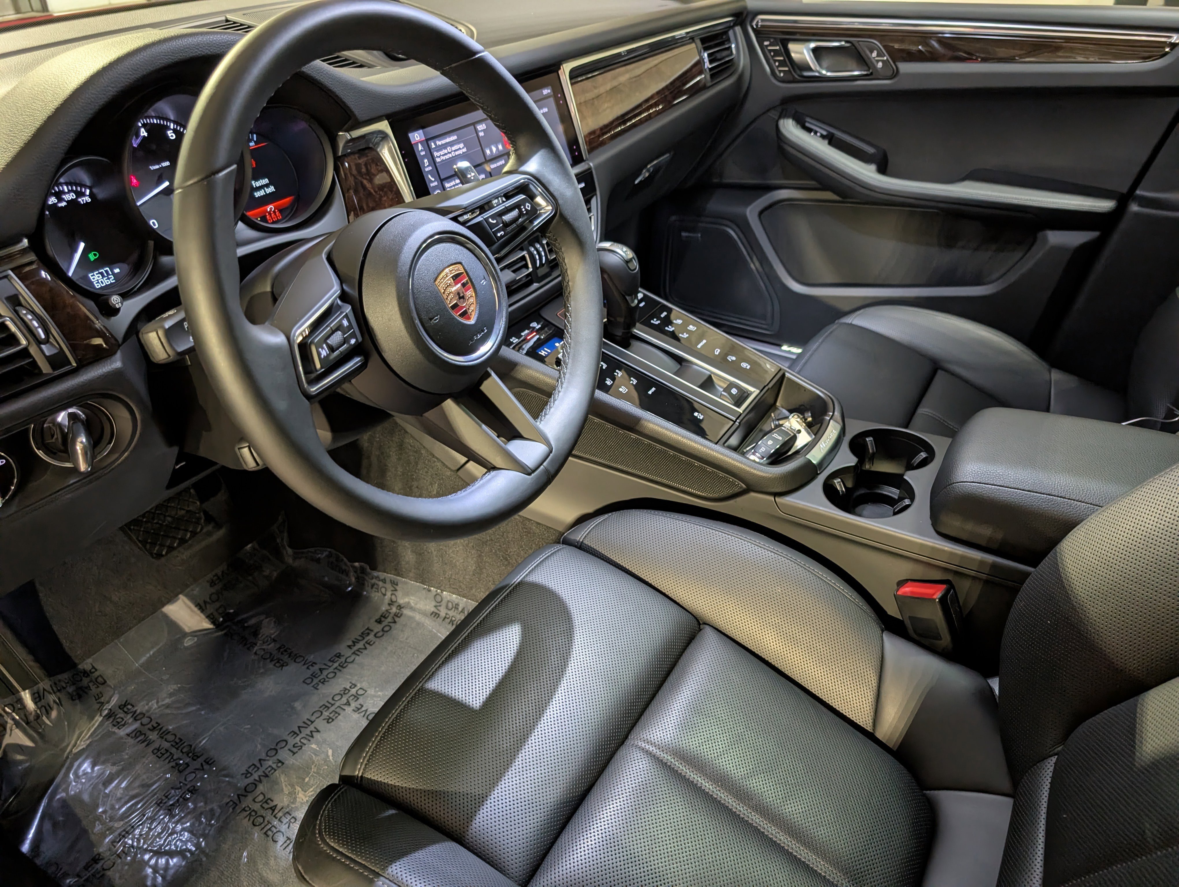 Certified 2026 Porsche Macan image 4