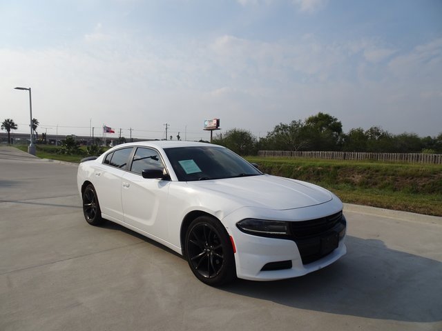 Used 2018 Dodge Charger SXT w/ Blacktop Package image 3