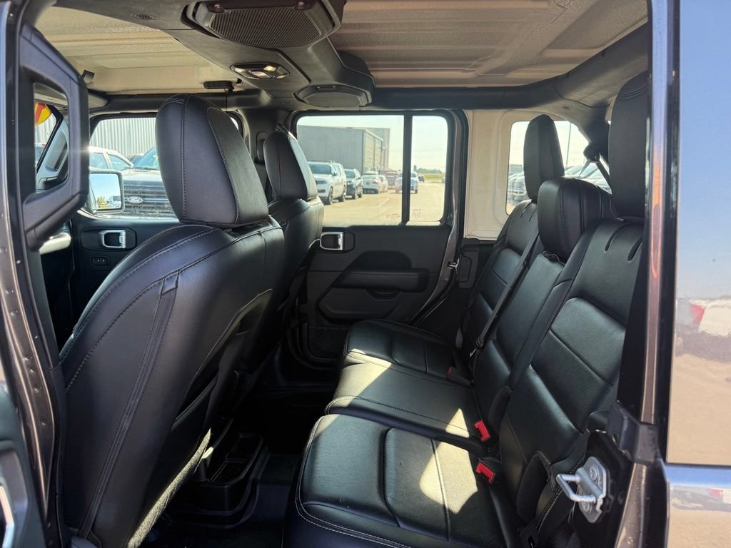 Used 2019 Jeep Wrangler Unlimited Sahara AWD/4WD image 11