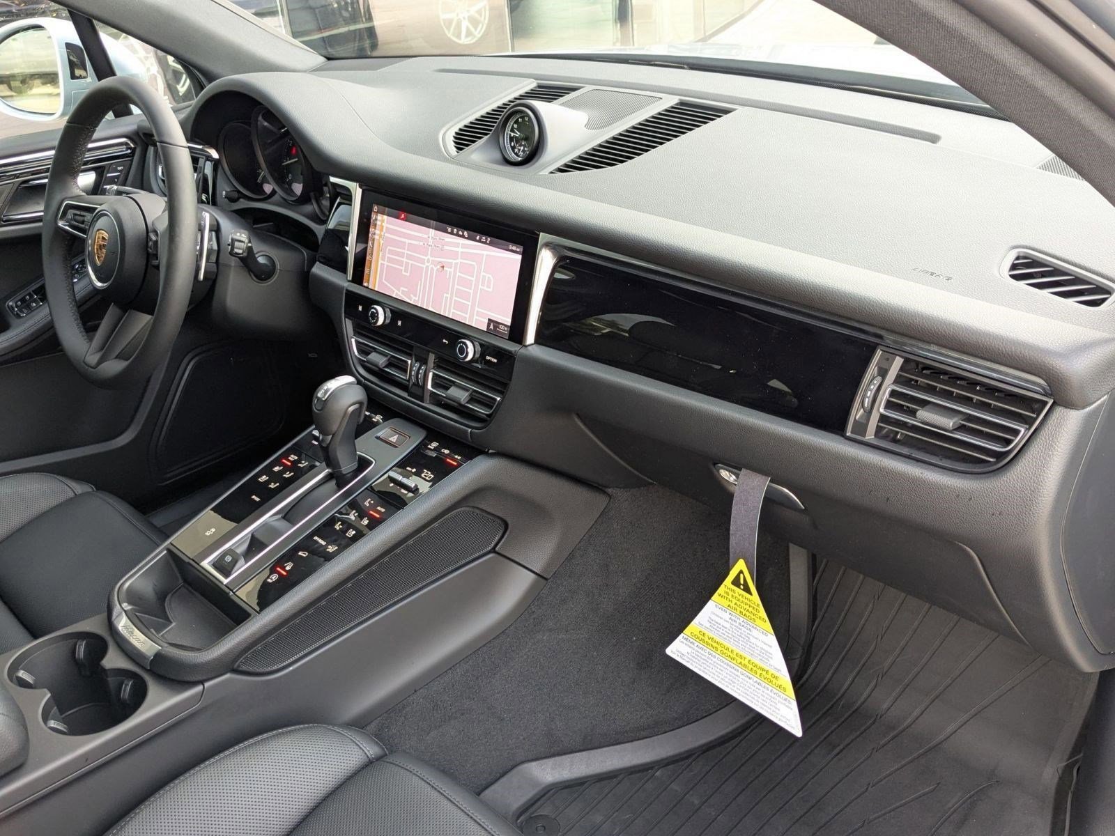 Certified 2026 Porsche Macan AWD/4WD image 26