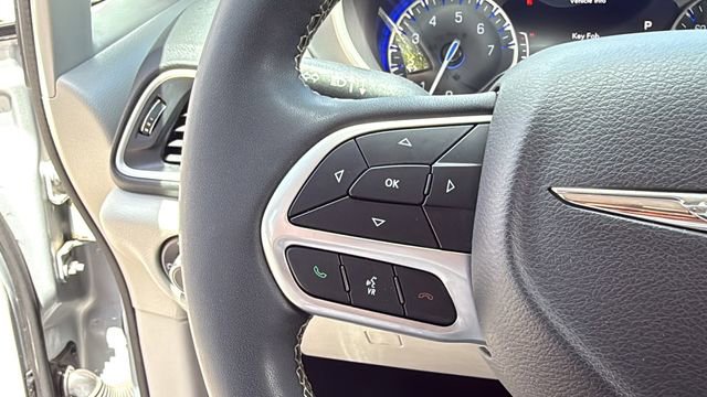Used 2023 Chrysler Pacifica Touring-L FWD image 21