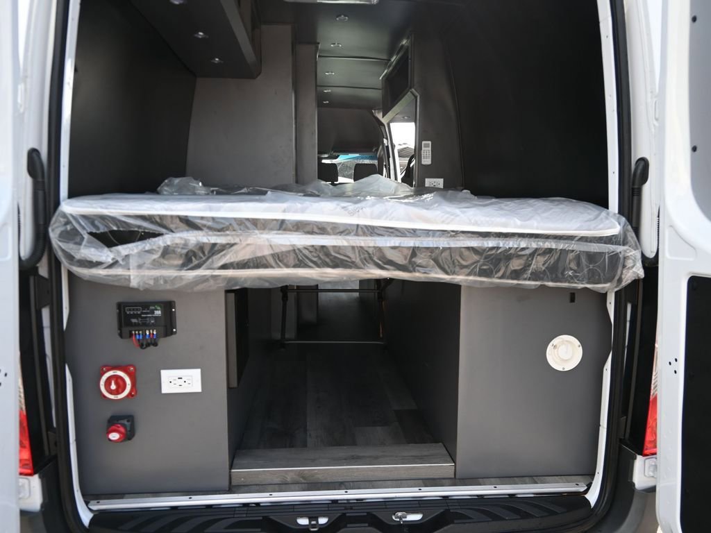 Used 2021 Mercedes-Benz Sprinter 2500 w/ Bench Seat Package image 10