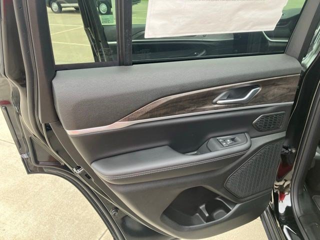 New 2026 Jeep Grand Cherokee Limited w/ Luxury Tech Group II AWD/4WD image 20