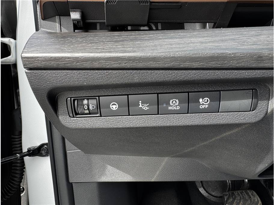 Used 2024 Nissan Ariya AWD image 28