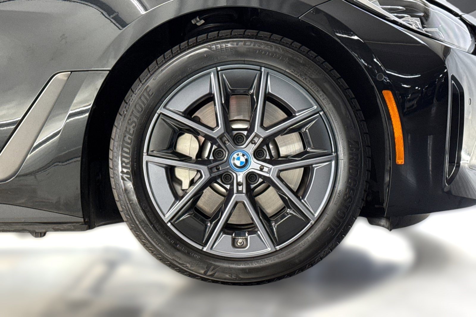 Used 2023 BMW i4 eDrive40 w/ Premium Package RWD image 11