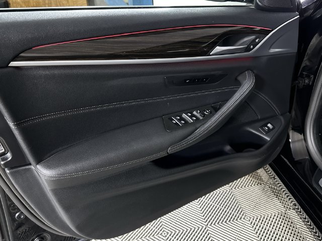 Used 2023 BMW 530i w/ Convenience Package RWD image 23