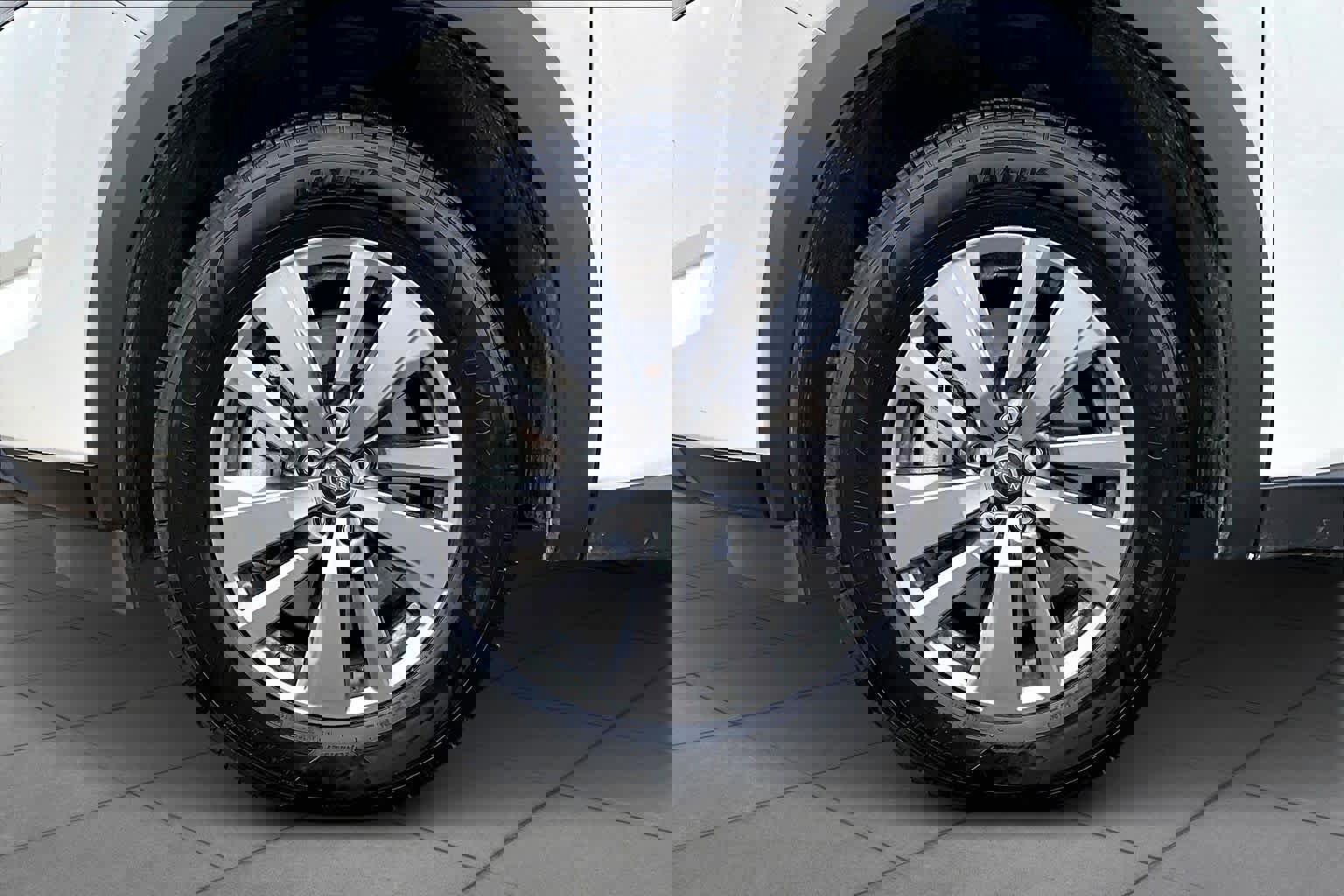 Used 2025 Nissan Pathfinder SV image 10