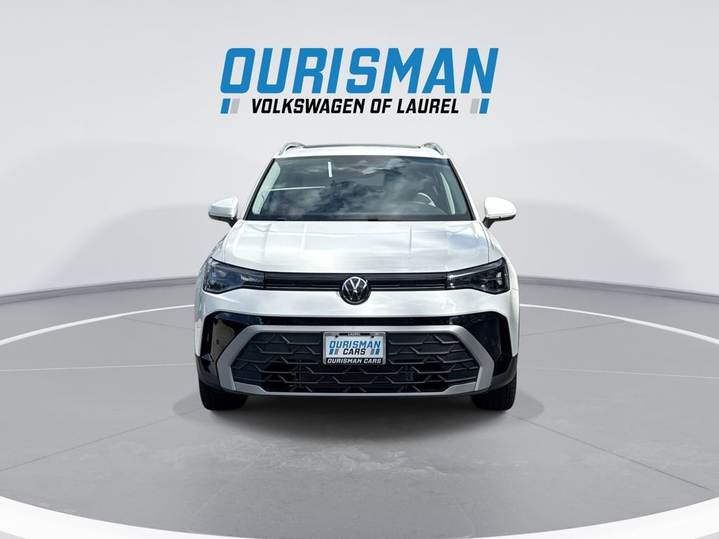 New 2026 Volkswagen Taos SE FWD image 3