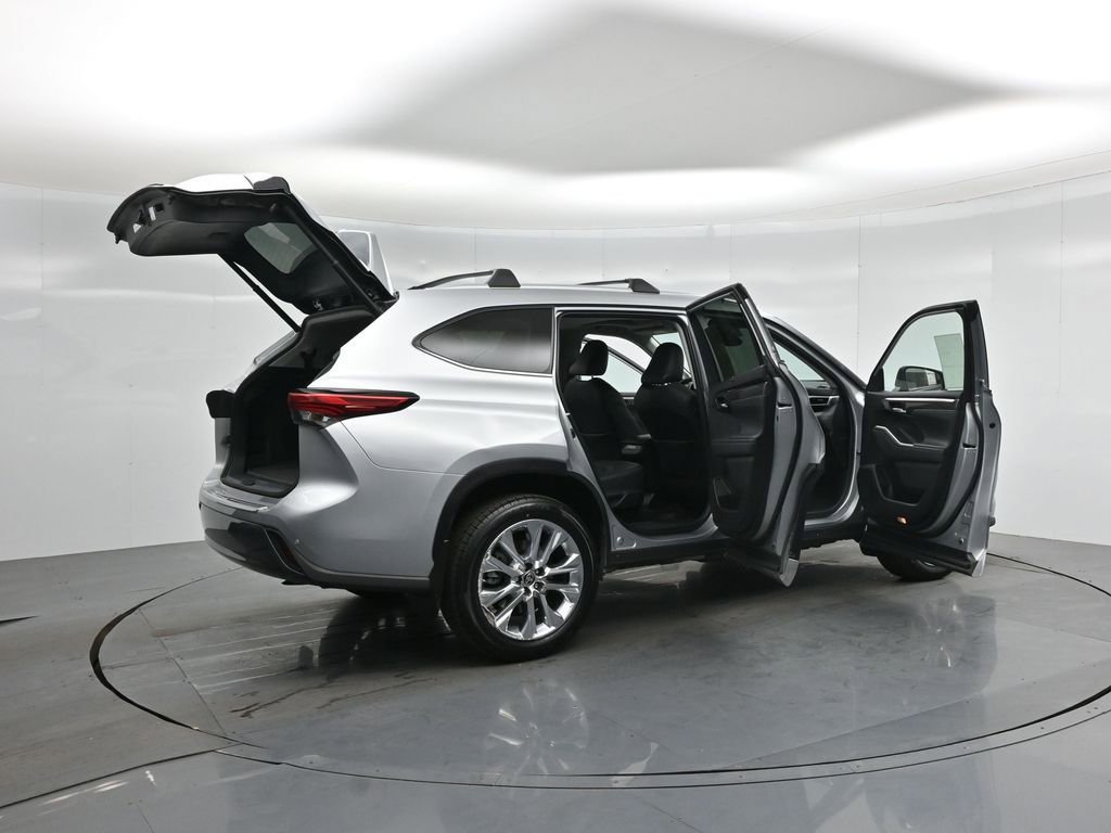 Used 2022 Toyota Highlander Limited image 5