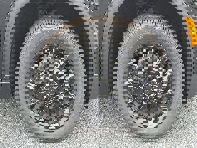 New 2025 Chevrolet Traverse LT w/ Enhanced Driving Package image 6