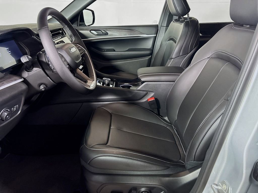 New 2025 Jeep Grand Cherokee Limited w/ Luxury Tech Group II image 11