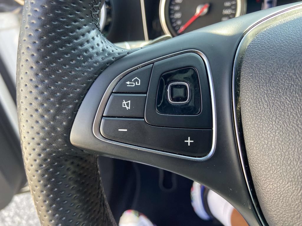 Used 2017 Mercedes-Benz E 300 4MATIC image 34