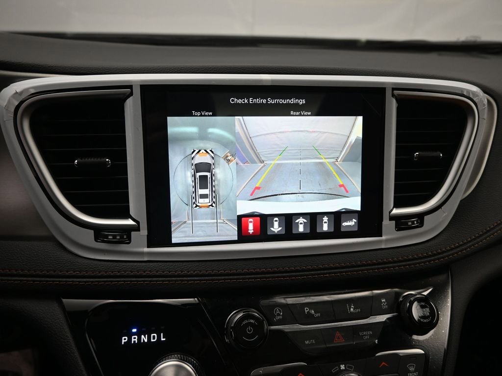 New 2026 Chrysler Pacifica Pinnacle w/ Trailer Tow Group AWD/4WD image 12