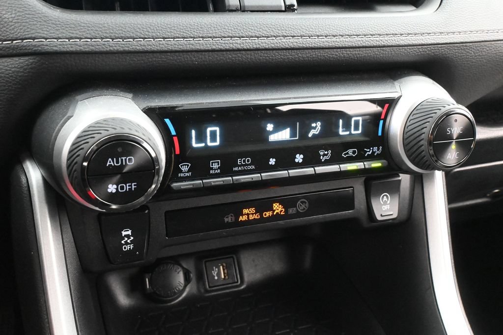 Used 2025 Toyota RAV4 XLE AWD/4WD image 20