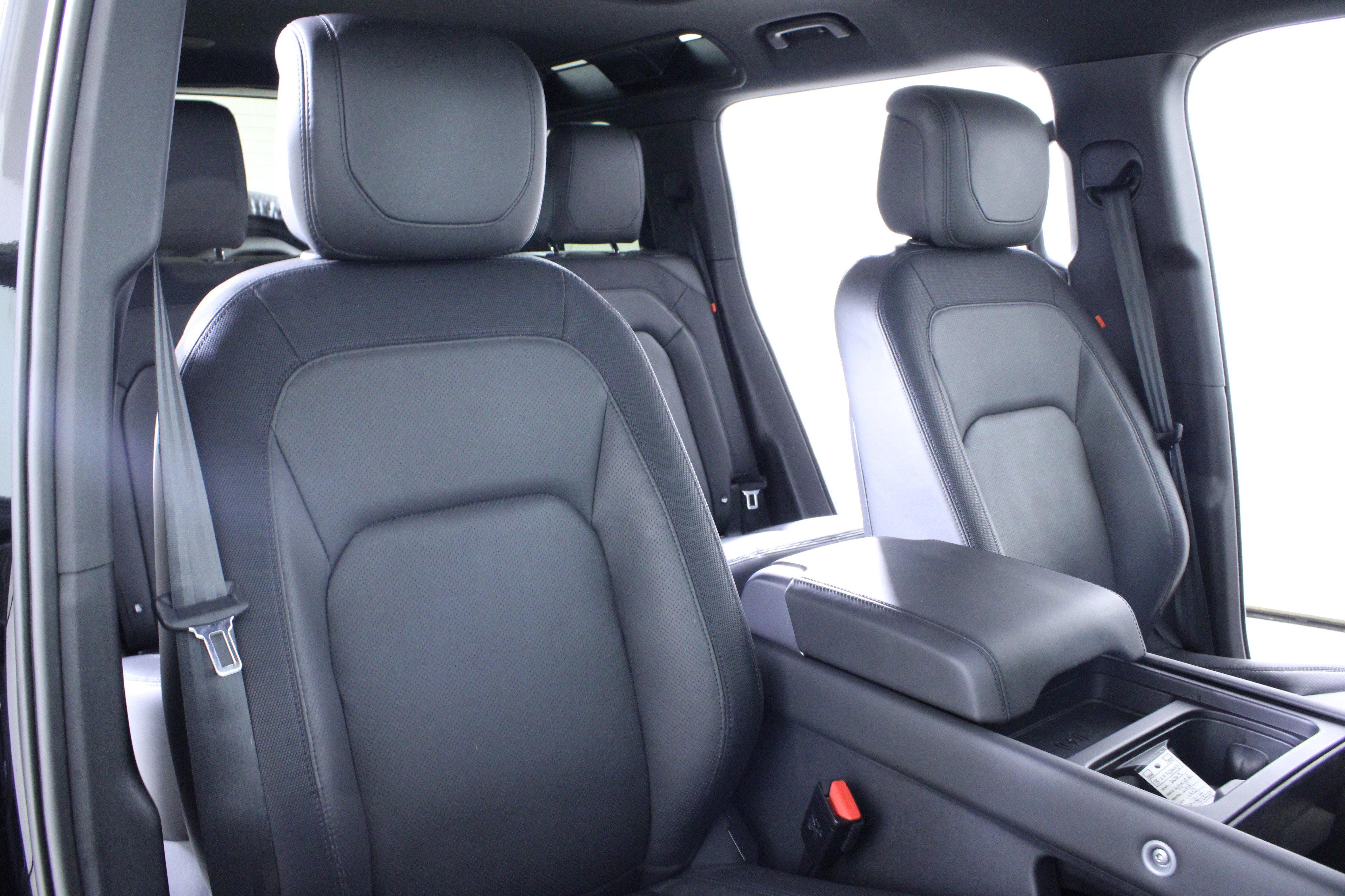 Used 2023 Land Rover Defender 110 X-Dynamic SE image 17