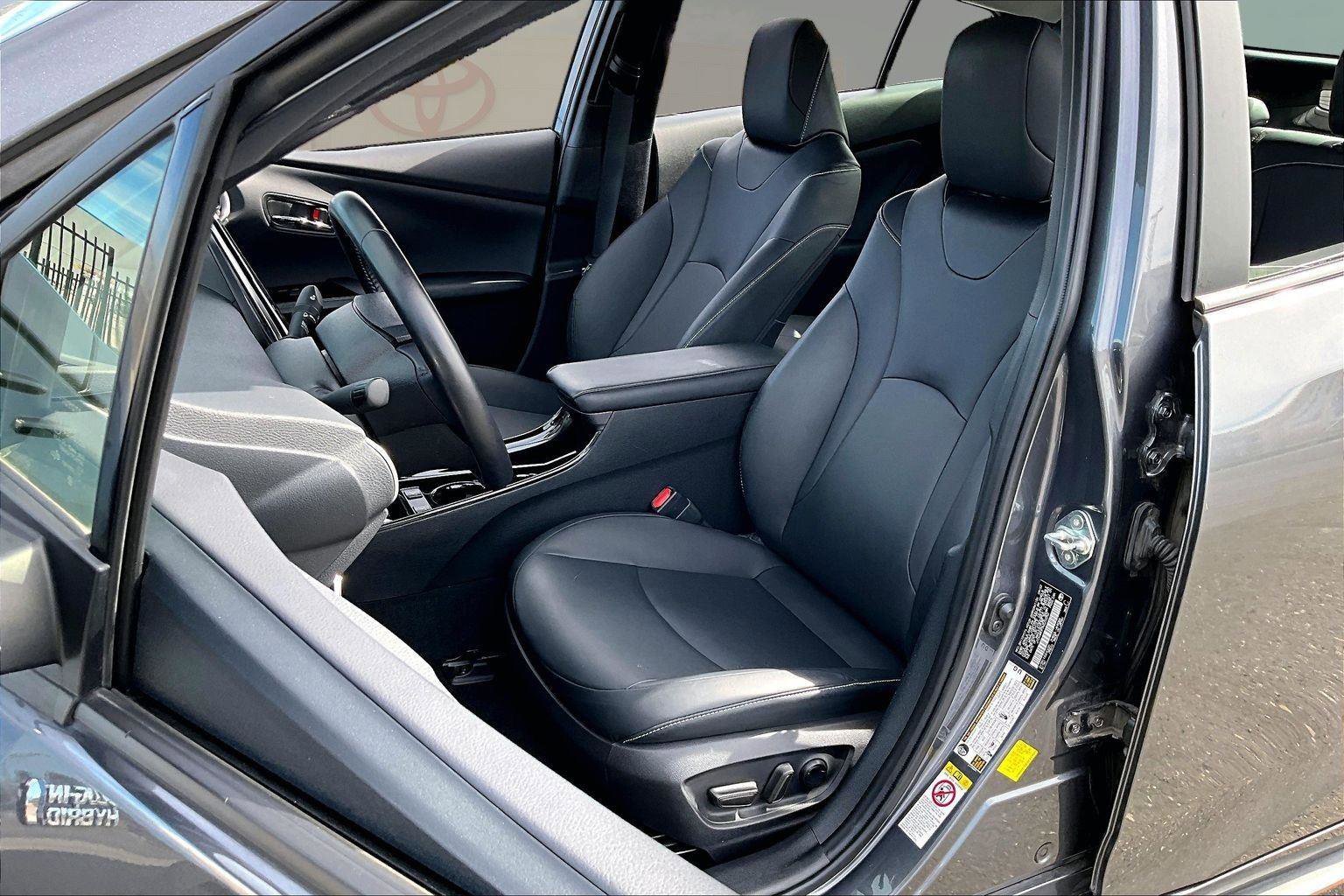 Used 2022 Toyota Prius Prime XLE image 23