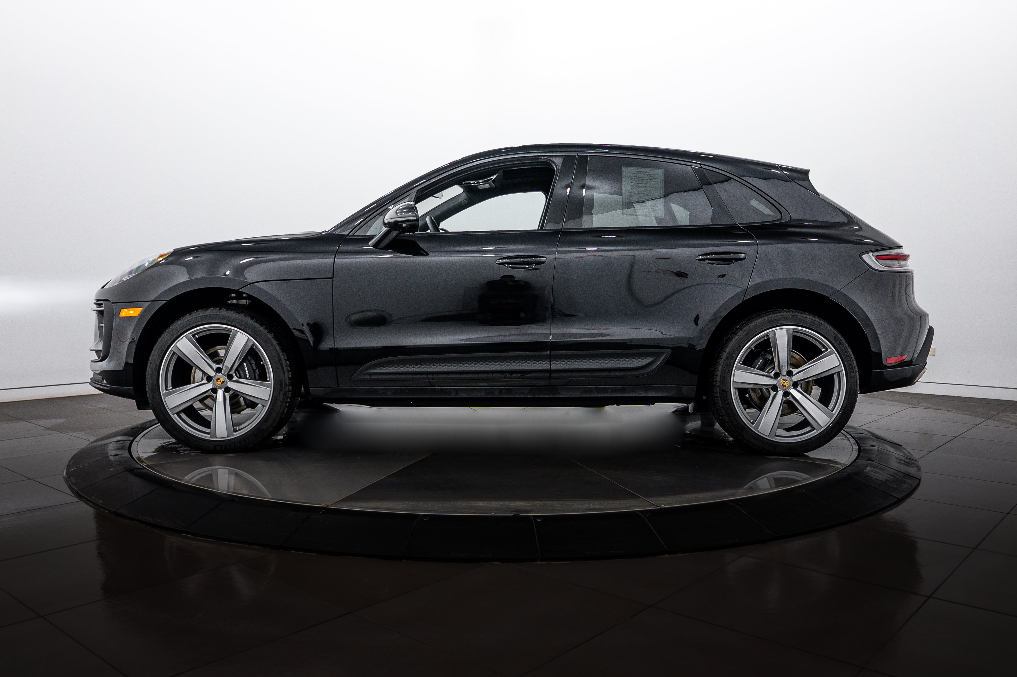 Certified 2026 Porsche Macan AWD/4WD image 2