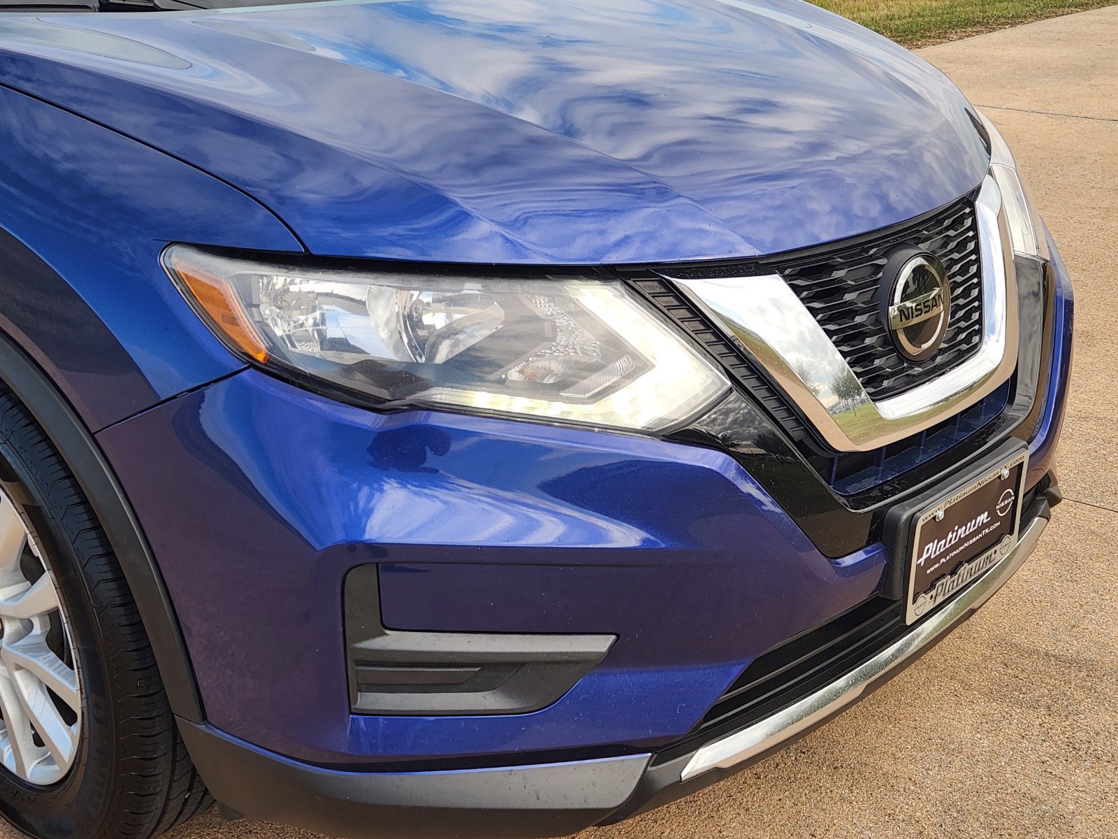 Used 2018 Nissan Rogue SV FWD image 12