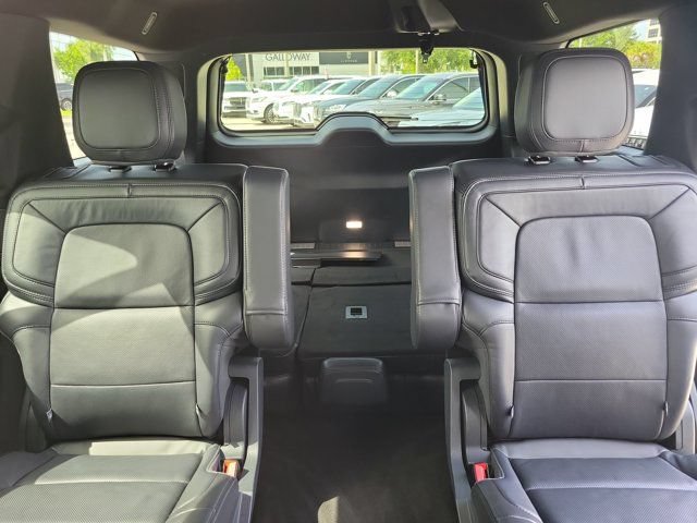 Certified 2024 Lincoln Navigator Reserve AWD/4WD image 18