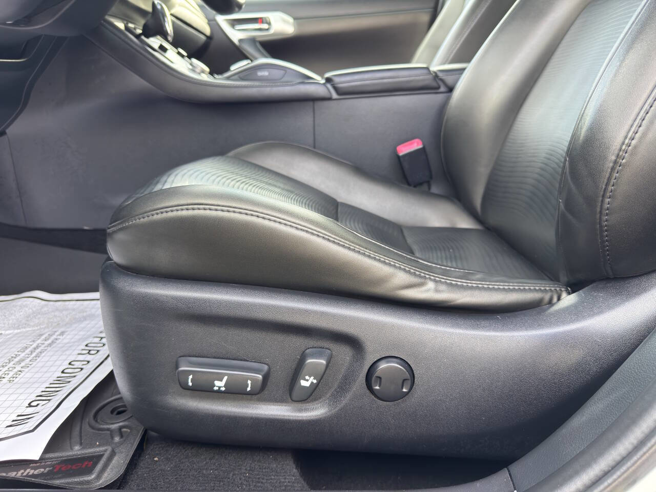 Used 2013 Lexus CT 200h w/ Premium Pkg w/Navigation FWD image 8