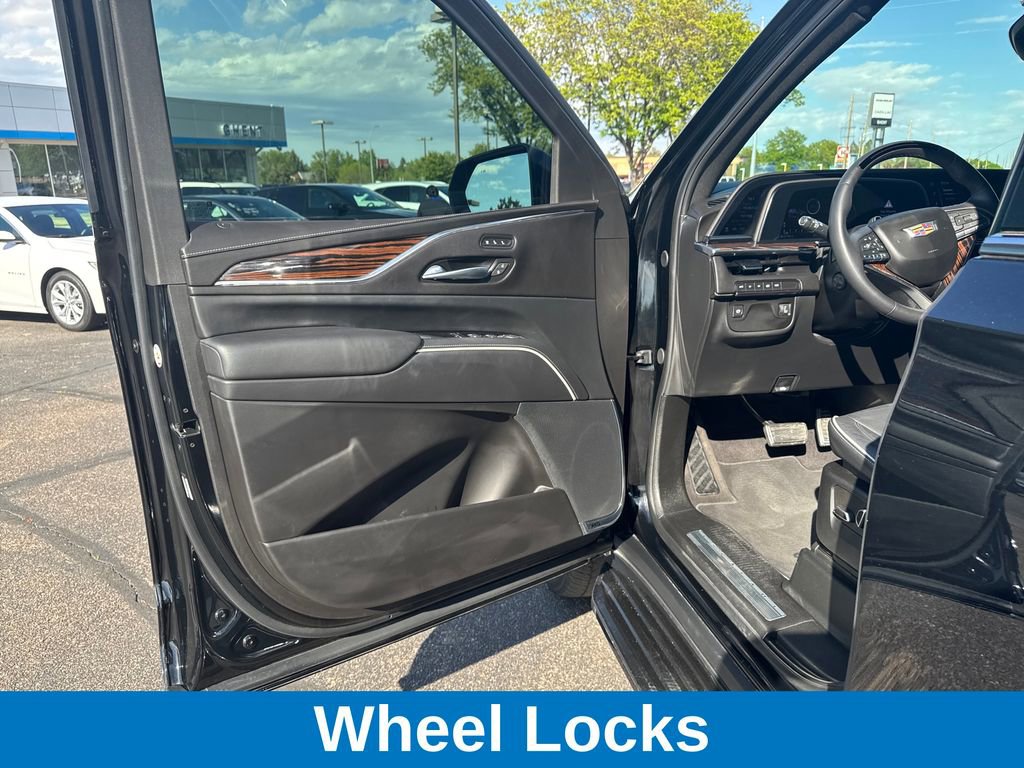 Used 2024 Cadillac Escalade Premium Luxury AWD/4WD image 11