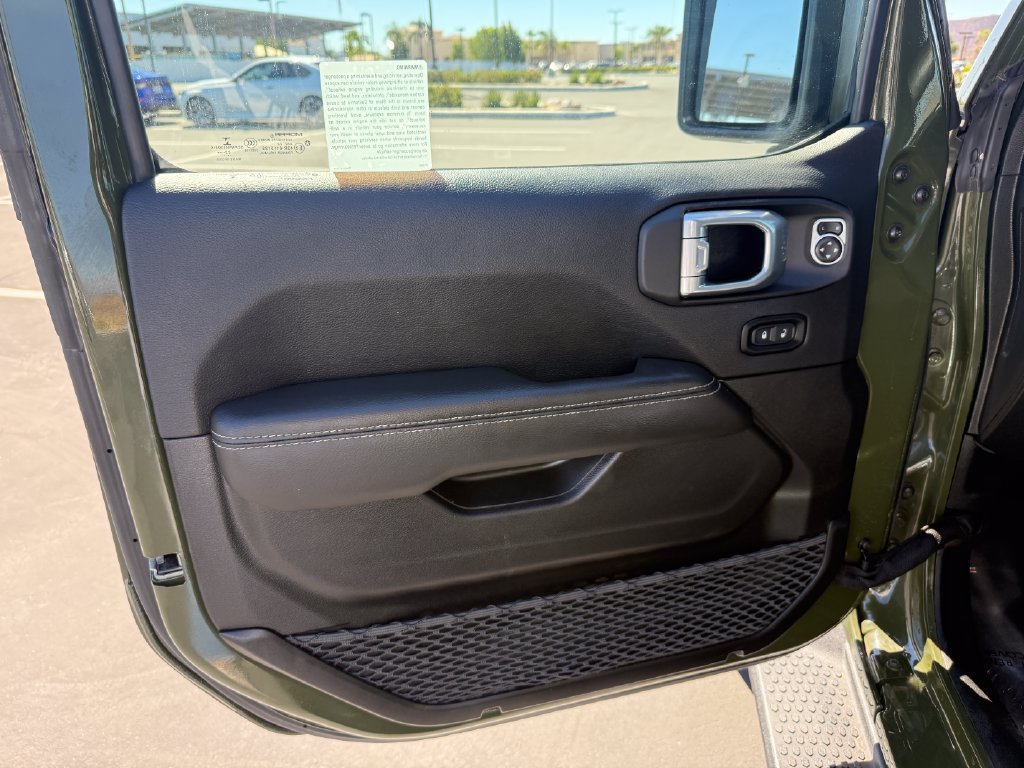 Used 2023 Jeep Wrangler Unlimited Sahara AWD/4WD image 10