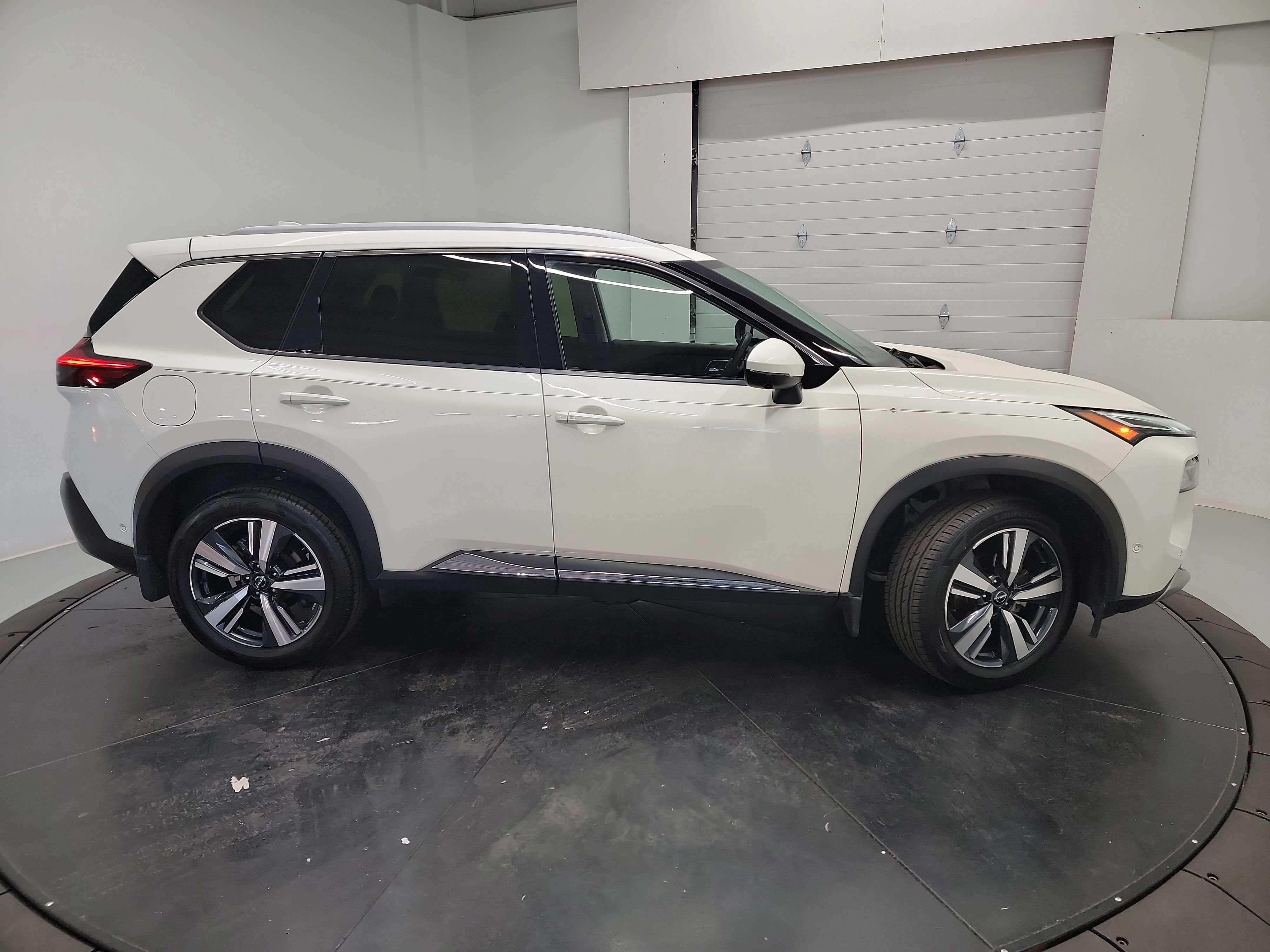 Used 2023 Nissan Rogue Platinum w/ Platinum Premium Package AWD/4WD image 11