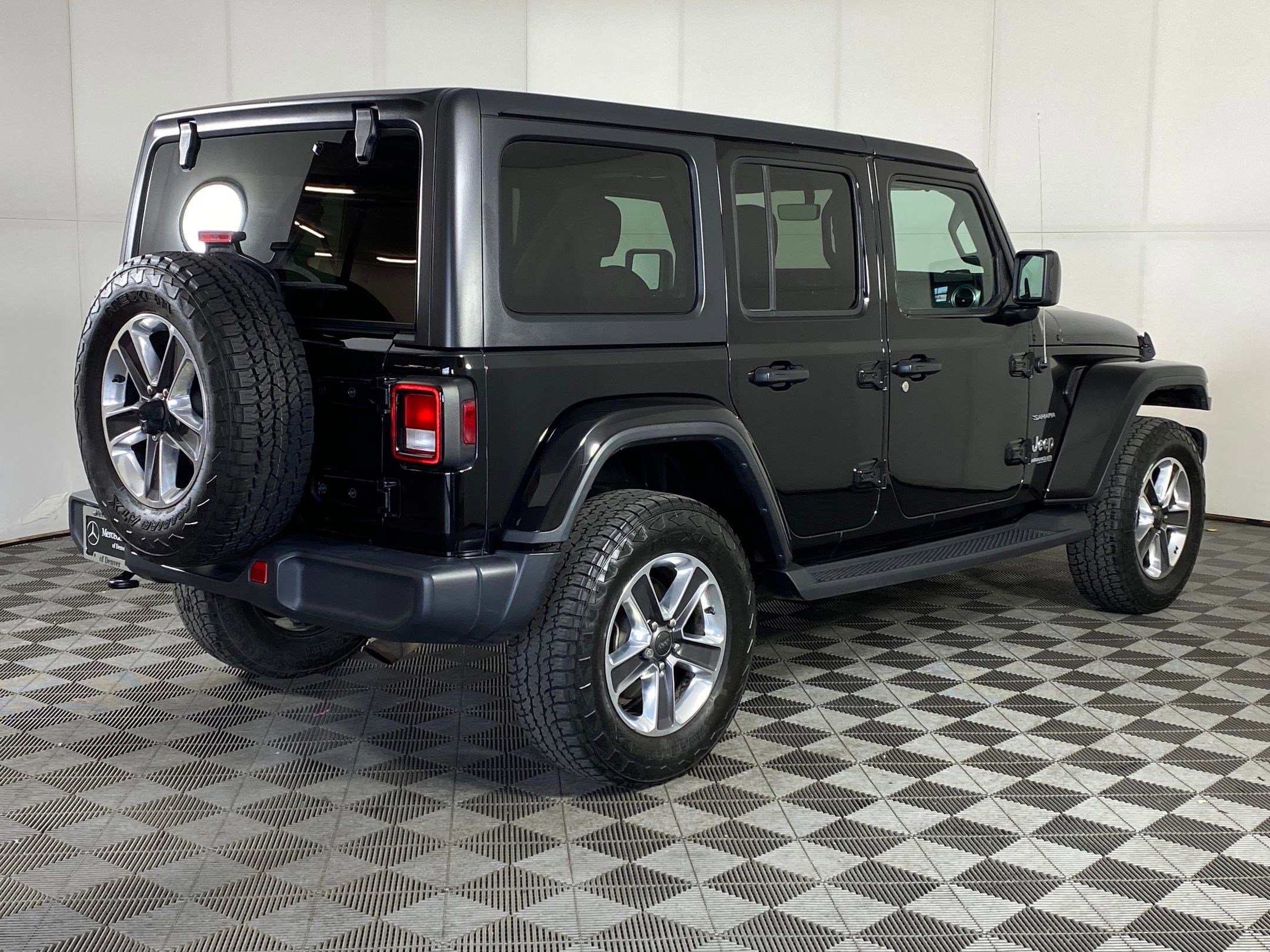 Used 2020 Jeep Wrangler Unlimited Sahara image 9