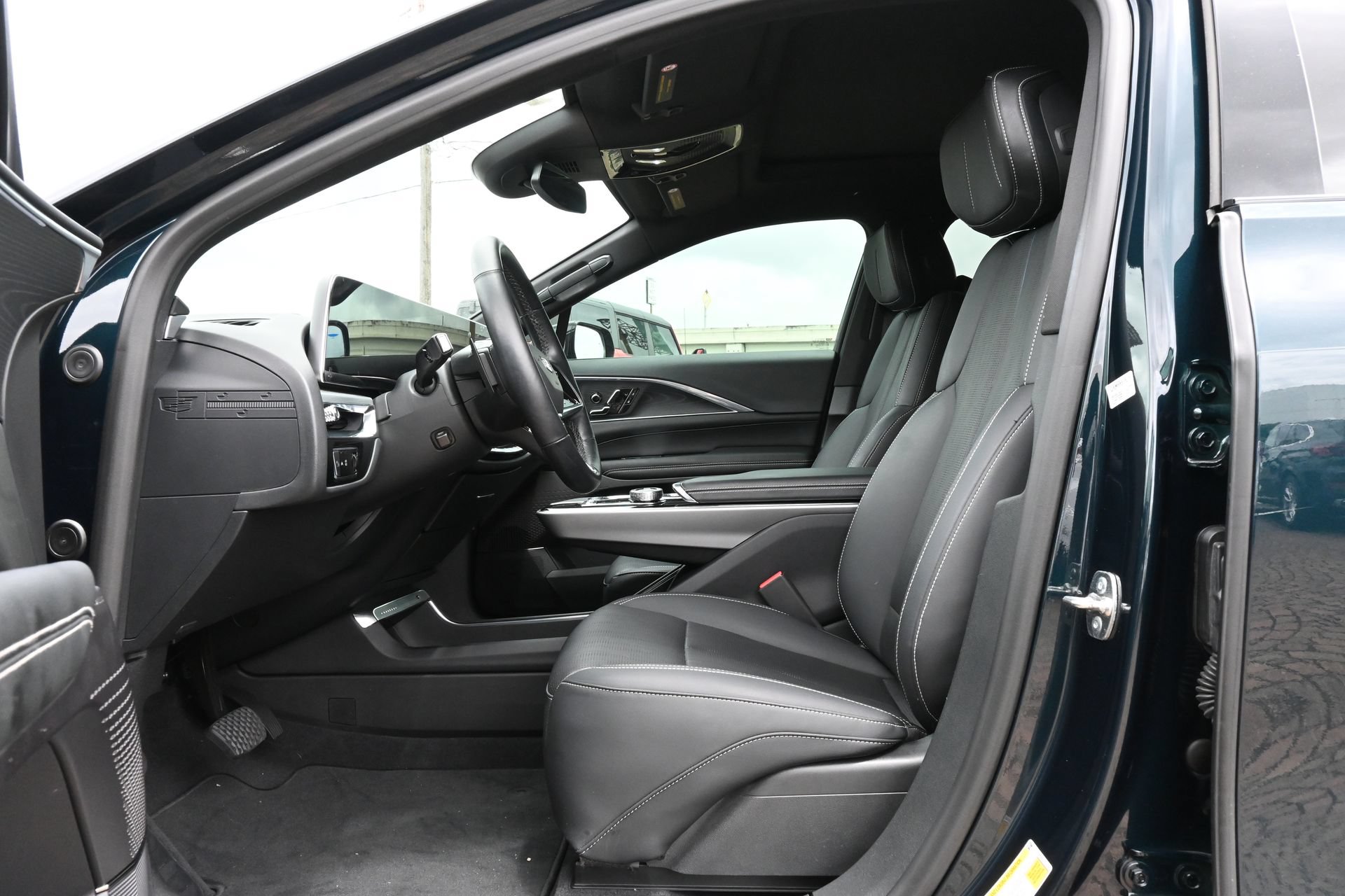 Used 2024 Cadillac Lyriq Luxury RWD image 18