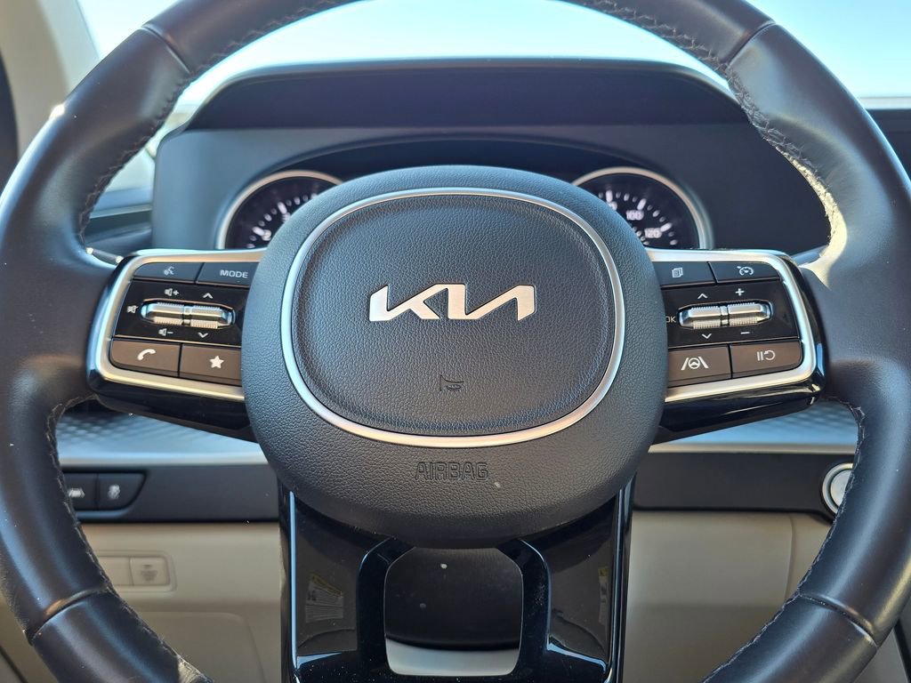 Used 2024 Kia Carnival LX image 24