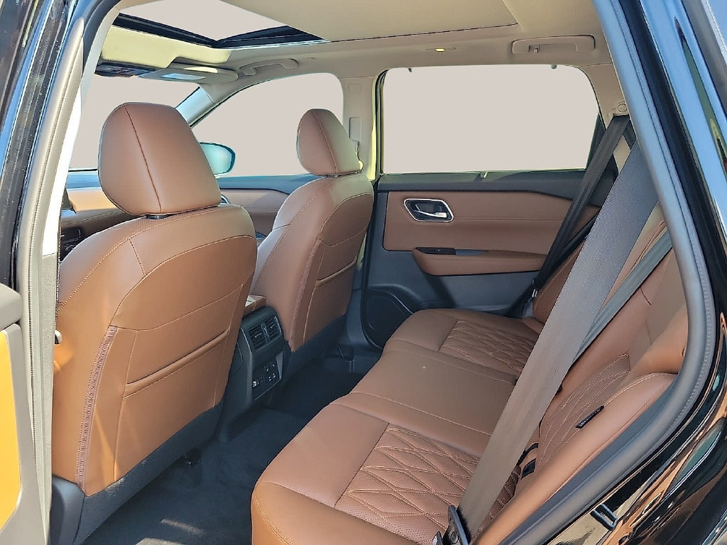 Used 2025 Nissan Rogue Platinum w/ Platinum Premium Package AWD/4WD image 9