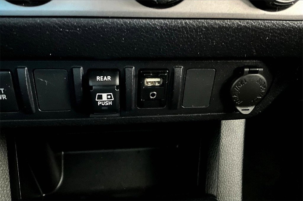 Used 2019 Toyota Tacoma SR5 image 17