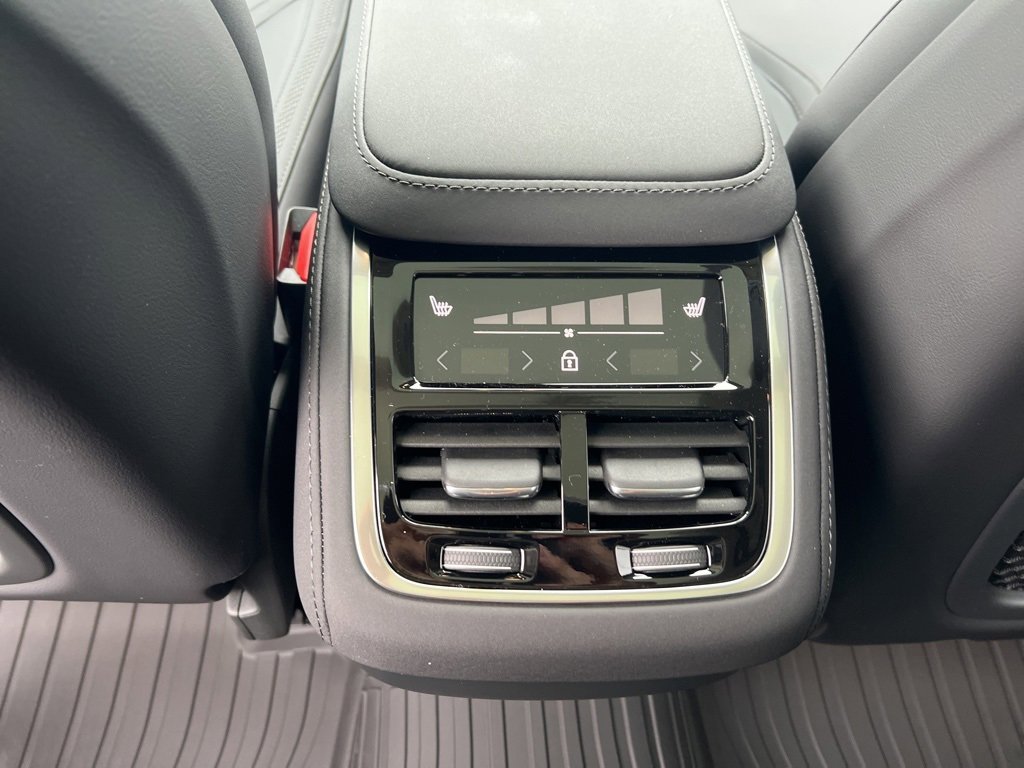 New 2026 Volvo XC90 B6 Plus w/ Protection Package Premier image 30