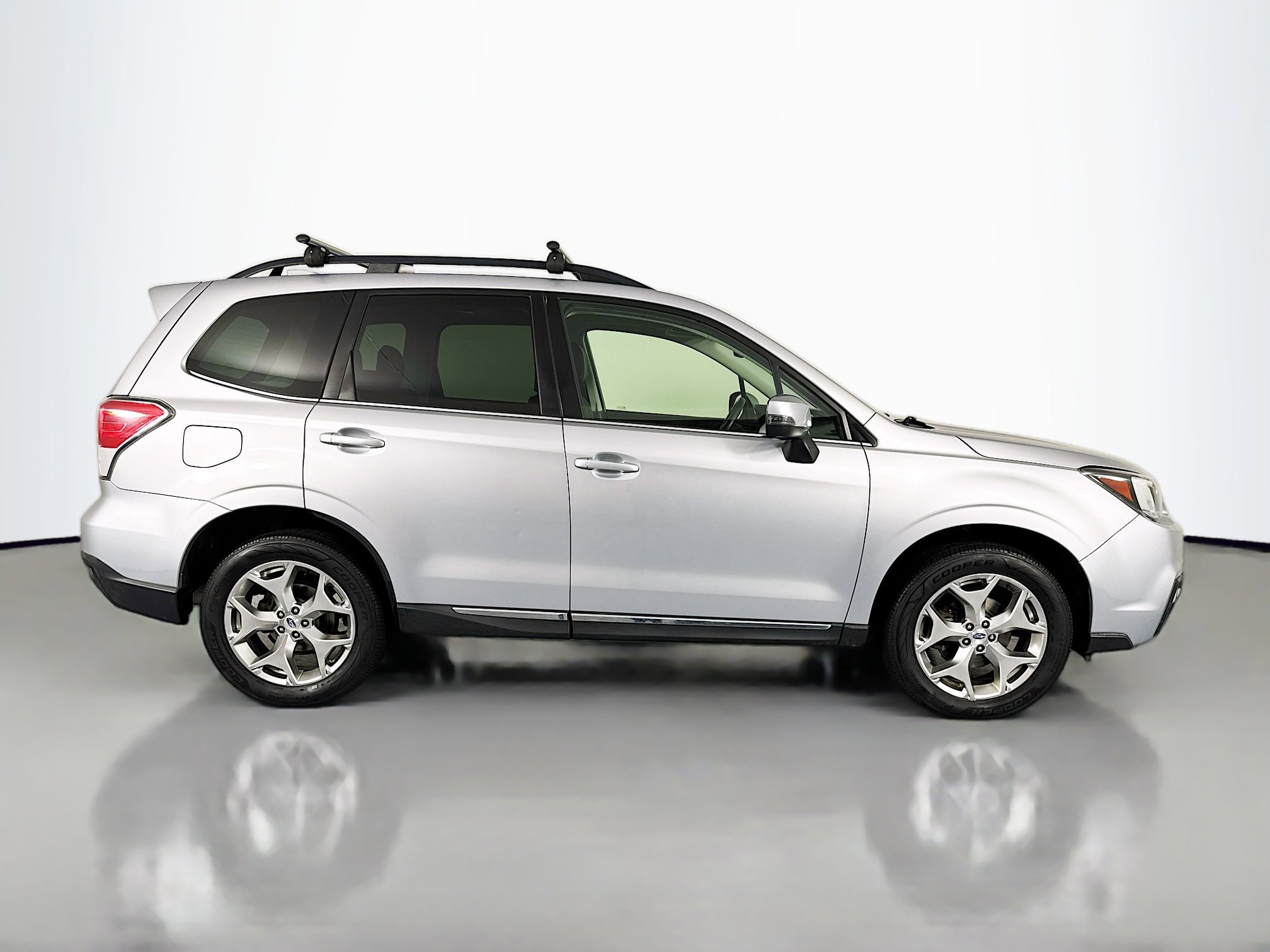 Used 2018 Subaru Forester 2.5i Touring AWD/4WD image 4