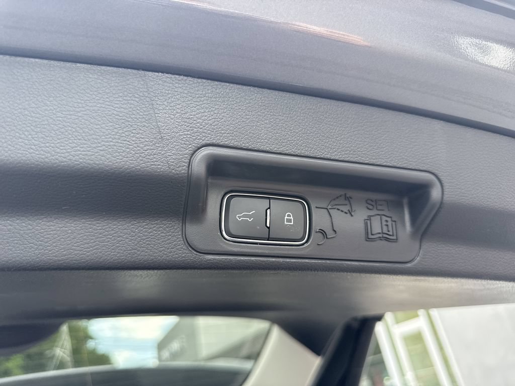 Used 2025 Ford Explorer Active AWD/4WD image 33