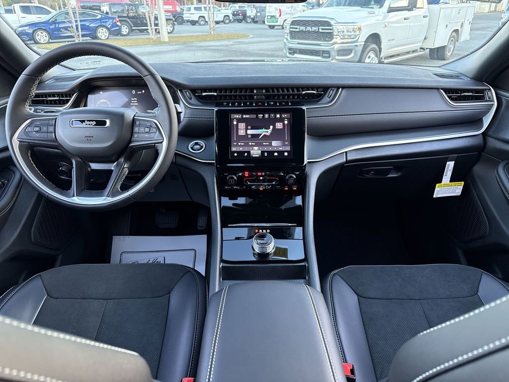 New 2025 Jeep Grand Cherokee Altitude image 24