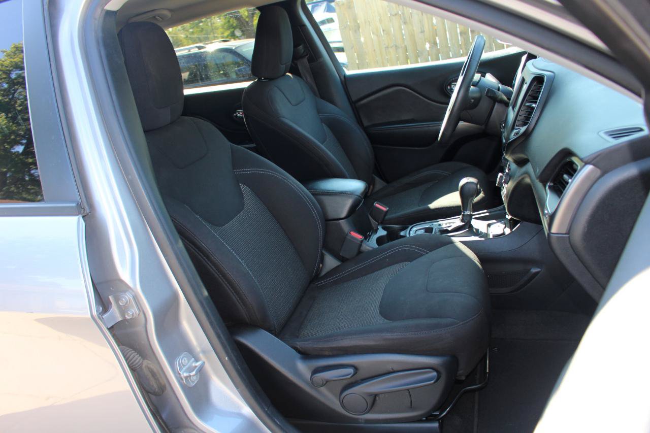 Used 2020 Jeep Cherokee Latitude FWD image 38