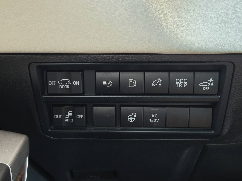 Used 2024 Toyota Sequoia Capstone AWD/4WD image 22