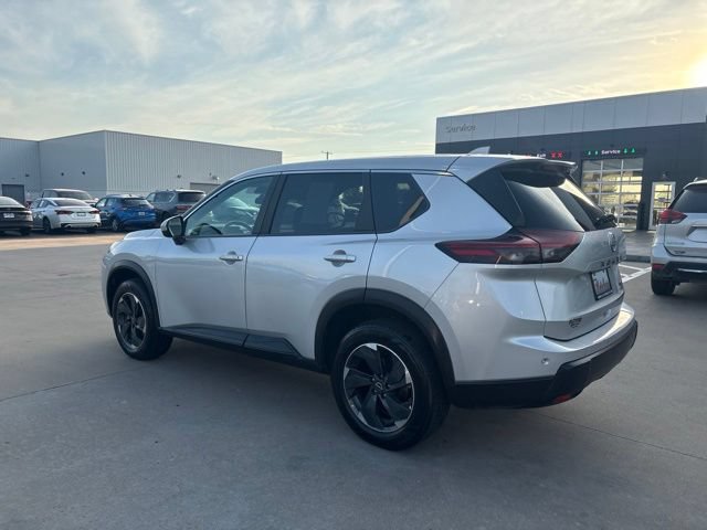 Used 2025 Nissan Rogue SV AWD/4WD image 4