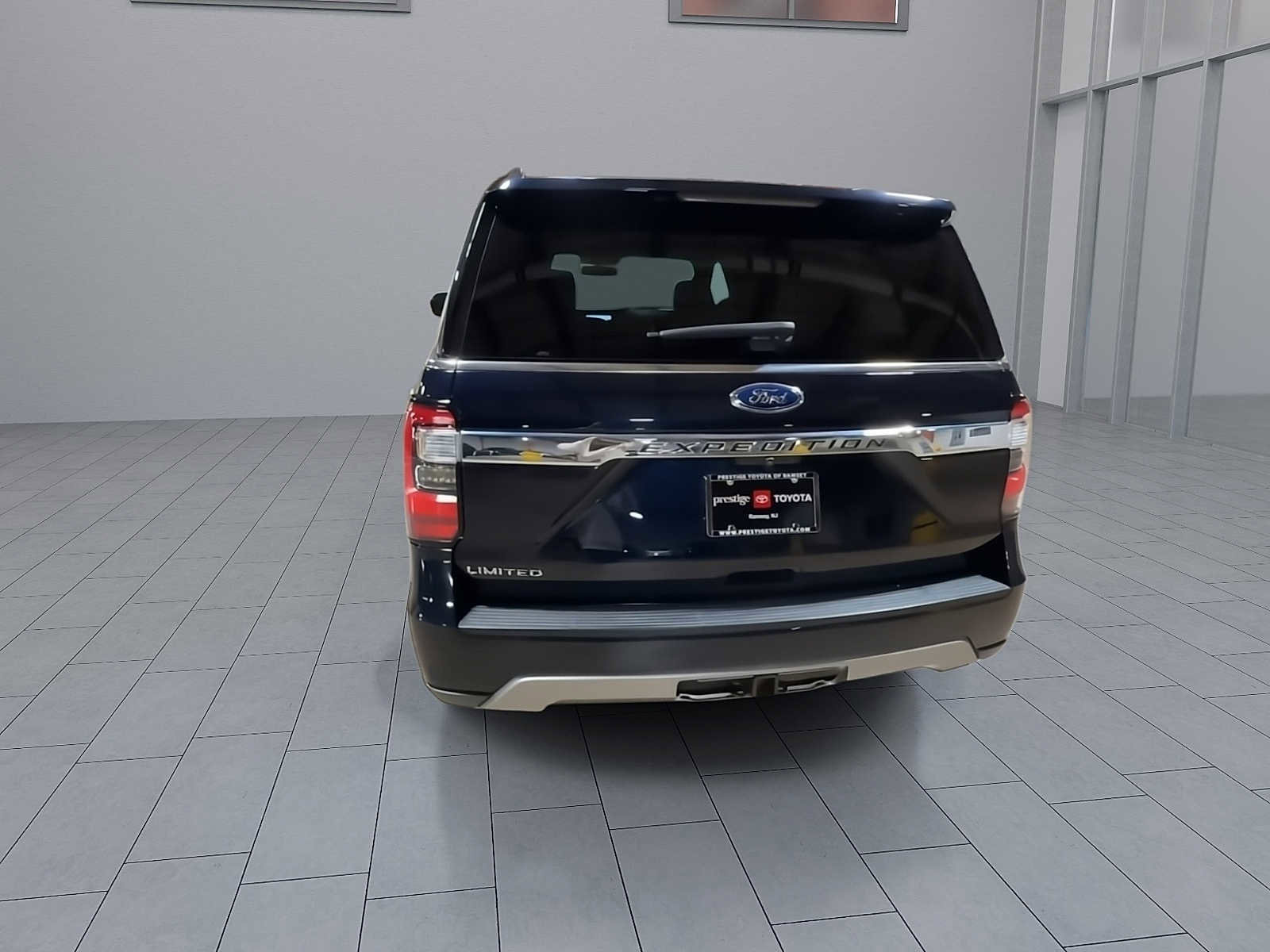 Used 2021 Ford Expedition Limited image 7